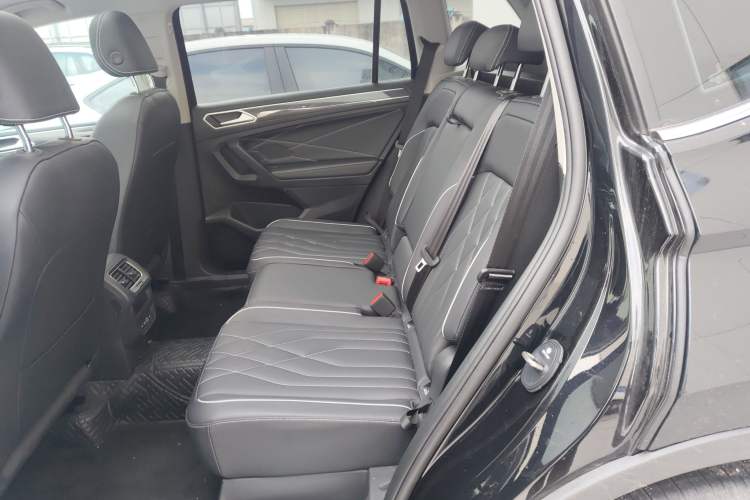 Used Volkswagen Tiguan L 2024 Outstanding Model 330TSI Automatic Two-Wheel Drive R-Line Dragon Glory Edition
