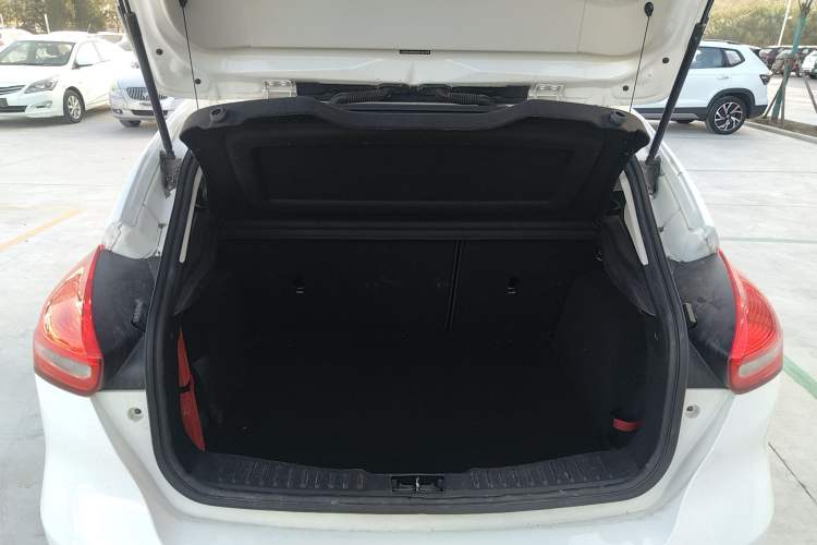 Used Ford Focus 2018 Hatchback Classic 1.6L Automatic Comfort Plus SmartDrive Edition
