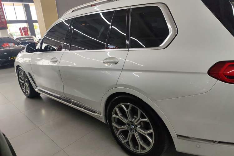 Used BMW X7 2019 xDrive40i Luxury Package with Leading Features
