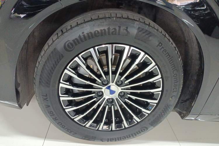 Used Denza D9 2024 DM-i 980 Four-Wheel Drive Prestige Model
