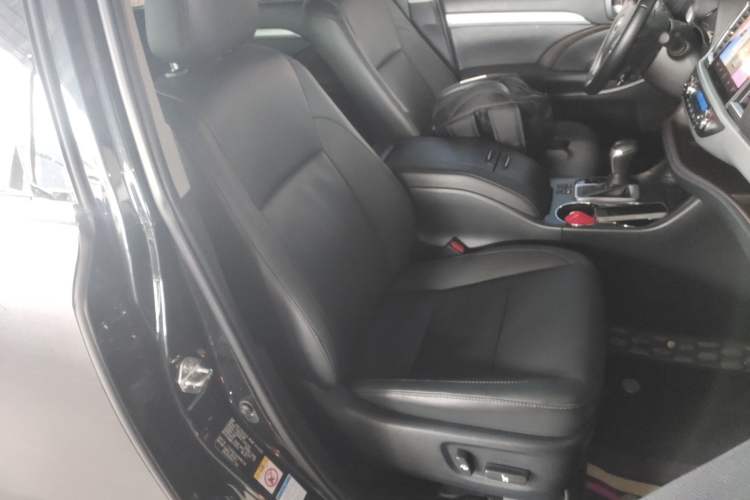 Used Toyota Highlander 2018 2.0T Four-Wheel Drive Luxury Version 7 Seats China VI Standard
