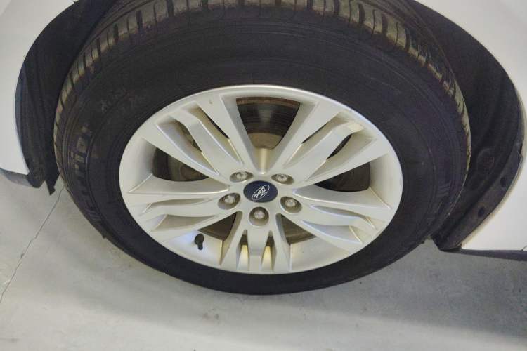 Used Ford Focus 2012 Sedan 1.6L Manual Comfort Model
