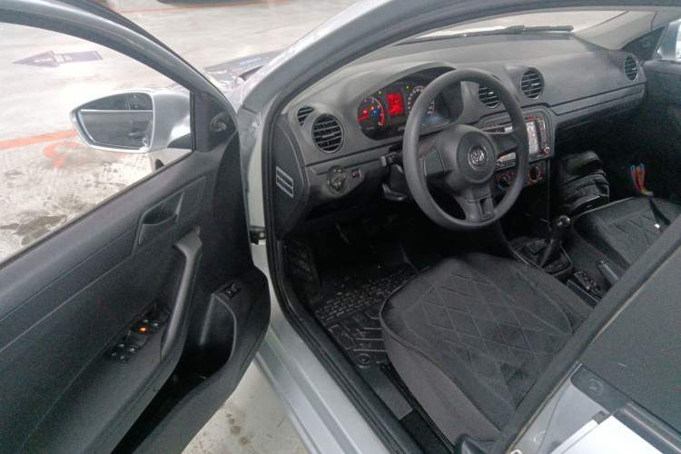 Used Volkswagen Jetta 2015 1.4L Manual Fashion Model
