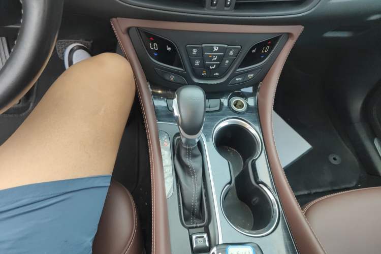 Used Buick Envision 2018 20T Two-Wheel Drive Luxury Model
