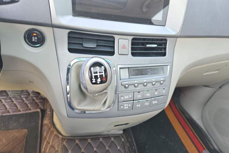 Used BYD M6 2013 2.0L Manual Comfort Version
