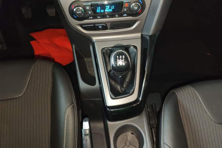 Used Ford Focus 2012 Sedan 1.6L Manual Fashion Edition
