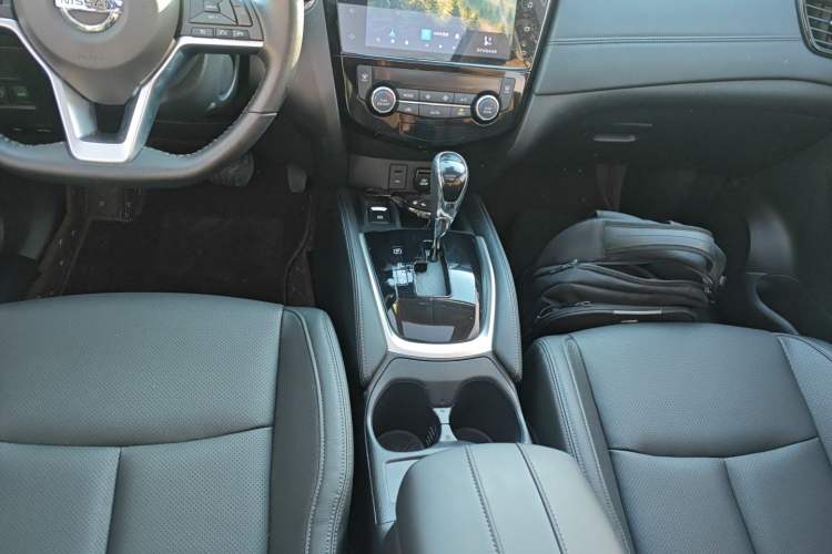 Used Nissan X-Trail 2023 Classic 2.0L Two-Wheel Drive Smart Connect Premium Edition