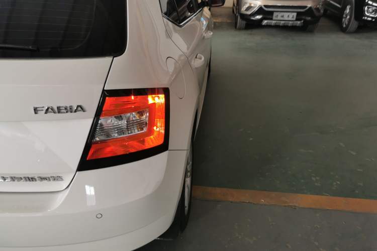 Used Skoda Fabia 2016 1.4L Automatic Car Enjoy Edition