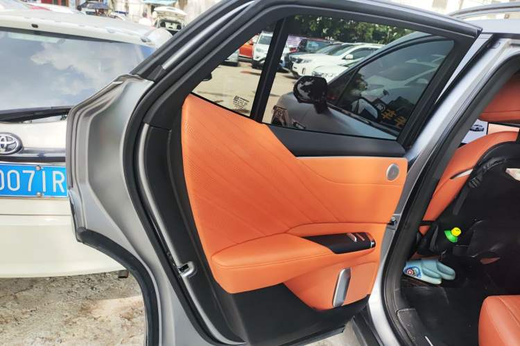 Used  E07 2025 All-Electric 4x4 90kWh Ultra High-Performance Edition