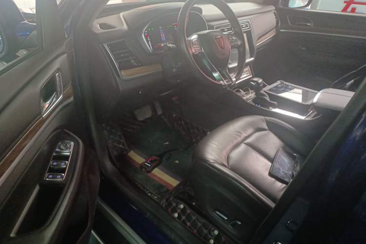 Used Roewe RX8 2018 30T Smart Connectivity Two-Wheel Drive Flagship Edition
