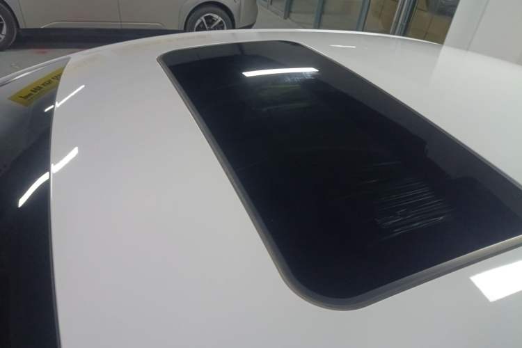 Used Roewe D6 2025 450km Deluxe Edition
