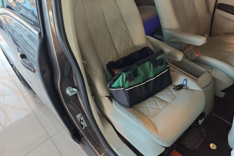 Used Buick GL8 2022 Land Cruiser Executive Class 652T Comfort Model
