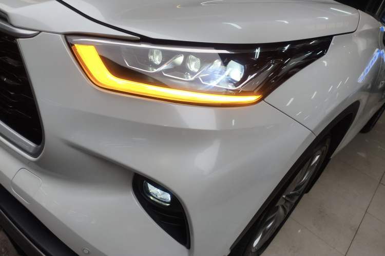 Used Toyota Highlander 2022 Dual-Engine 2.5L Four-Wheel Drive Prestige Version 7 Seats