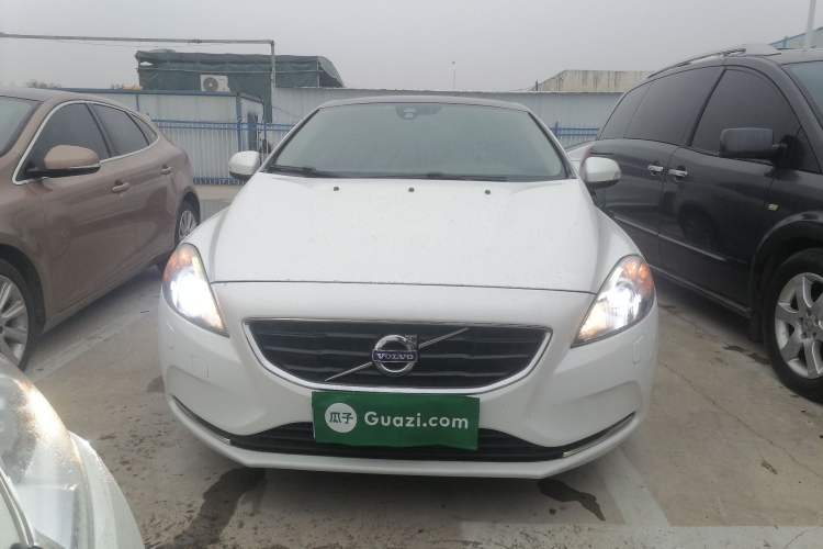 Used Volvo V40 2015 1.6T Zhiyi Edition
