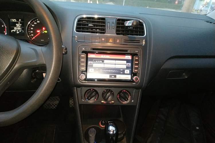 Used Volkswagen Polo 2014 1.6L Automatic Comfort Edition
