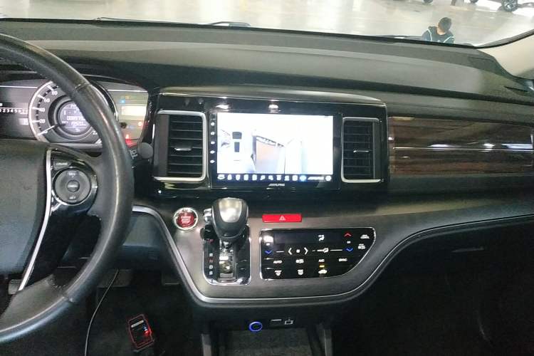 Used Honda Elysion 2016 2.4L Style Edition
