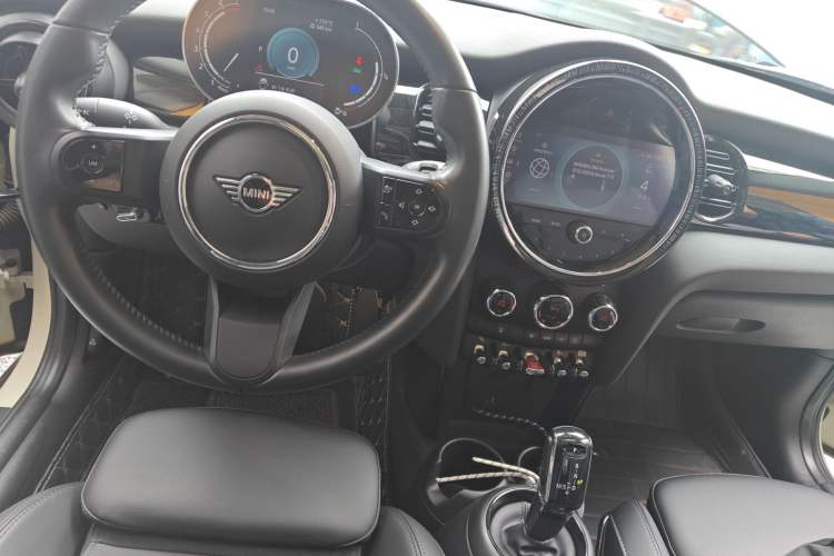 Used MINI MINI 2022 1.5T COOPER Classic Edition