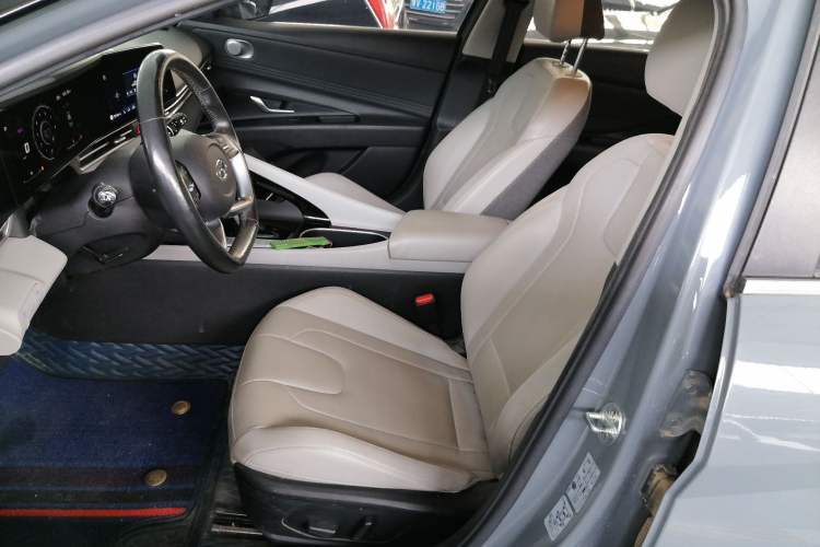 Used Hyundai Elantra 2021 1.5L CVT LUX Prestige Edition
