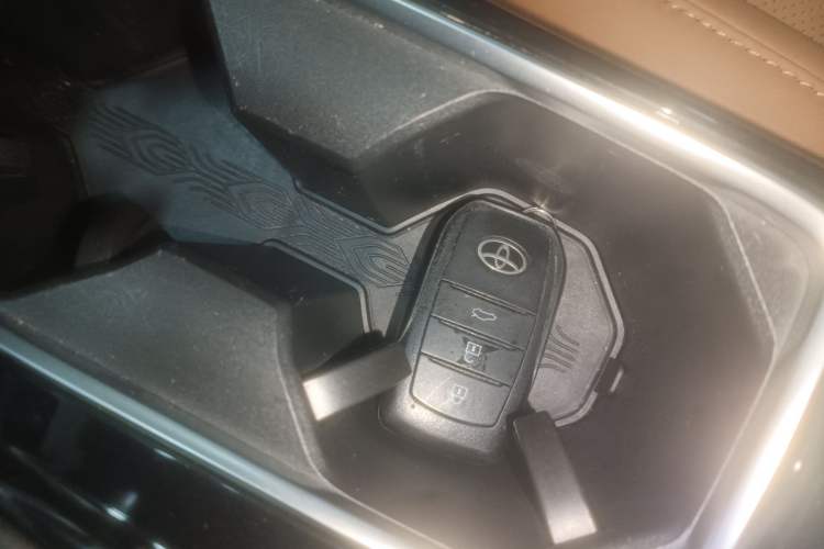 Used Toyota Camry 2024 Dual-Motor 2.0 HGVP Luxury Edition