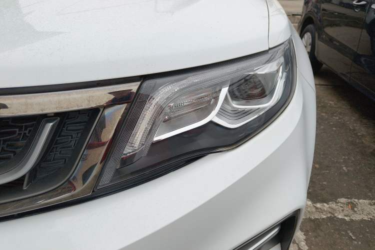 Used Geely Auto Emgrand X7 Sport 2018 1.8TD Automatic Two-Wheel Drive Smart Connect 4G Internet Edition
