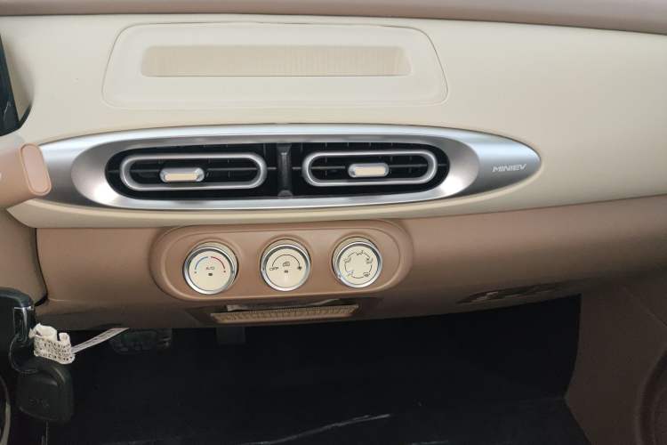 Used Wuling Hongguang MINIEV 2025 Four-Door Version Advanced Edition
