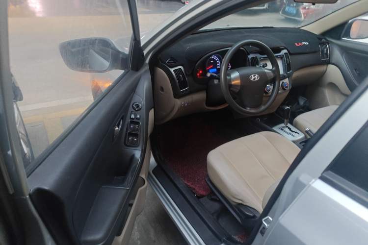 Used Hyundai Celesta 2015 1.6L Automatic Comfort Model
