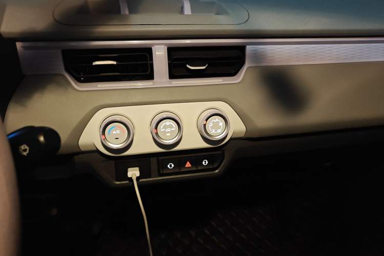 Used Chery QQ Ice Cream 2022 170km Sundae Phosphate Lithium-Ion
