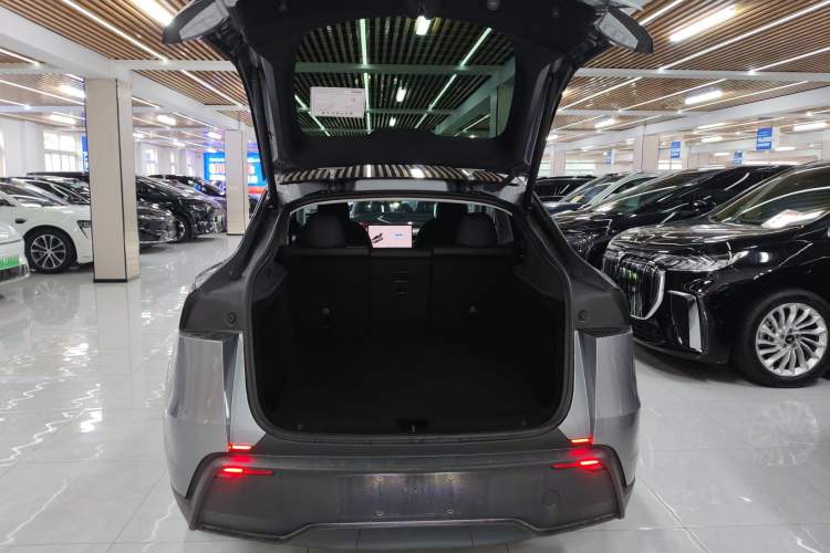 Used Tesla Model Y 2025 Rear-Wheel-Drive Version
