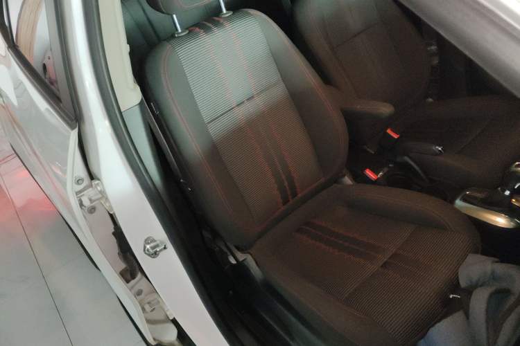 Used Buick Encore 2015 1.4T Automatic Two-Wheel Drive Urban Elite Version
