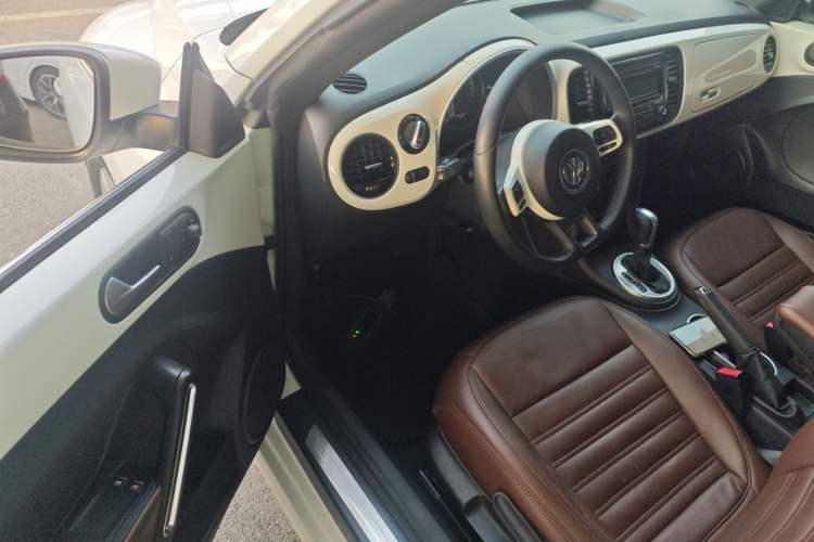 Used Volkswagen Beetle 2015 180TSI model
