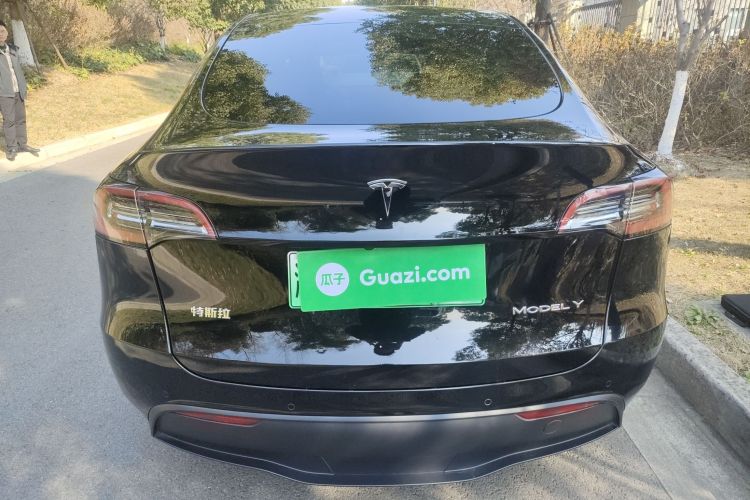 Used Tesla Model Y 2023 Long-Range All-Wheel-Drive Version
