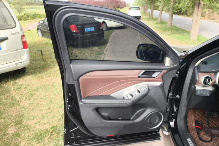 Used Wey VV6 2021 2.0T Two-Wheel Drive Smart Protection+
