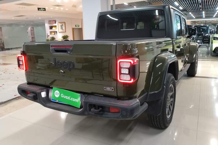 Used  Gladiator 2022 3.6L Pioneer Edition
