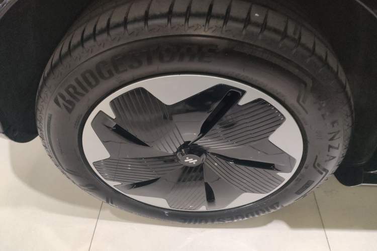 Used  LS7 2023 90 kWh Elite Rear-Drive Version