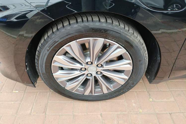 Used Hongqi E-QM5 2022 431 km Charge & Enjoy Edition