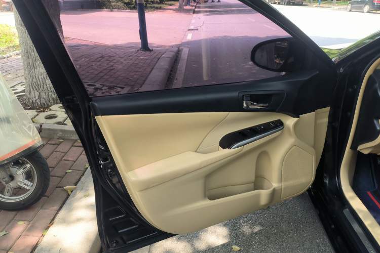 Used Toyota Camry 2016 2.0G 10th Anniversary Leading Edition