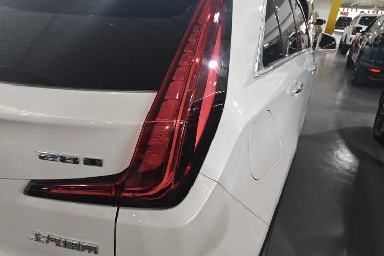 Used Cadillac XT4 2020 28T Two-Wheel-Drive Leading Version