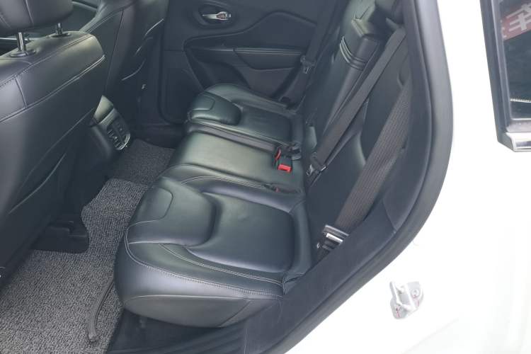 Used  Cherokee 2017 2.0L Superior Edition
