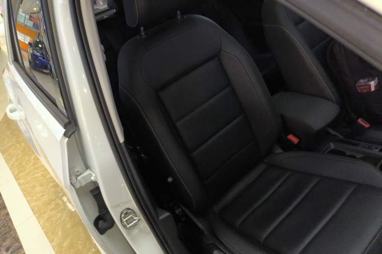 Used Volkswagen T-ROC 2021 280TSI DSG Two-Wheel Drive Comfort Connect Edition
