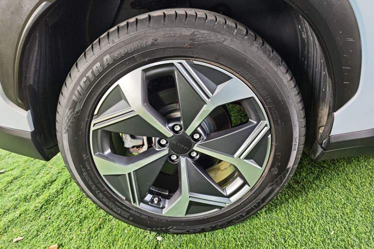 Used AION V 2024 Plus 70 Star Edition Lithium Iron Phosphate
