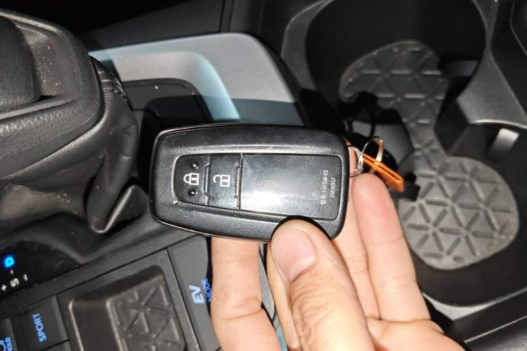 Used Toyota RAV4 2020 Dual-Engine 2.5L E-CVT Two-Wheel Drive Elite Edition
