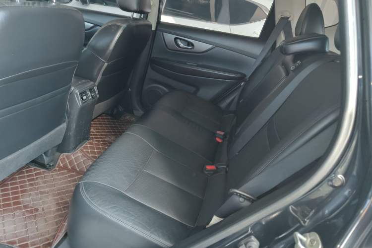 Used Nissan X-Trail 2015 2.0L CVT Comfort MAX Edition 2WD
