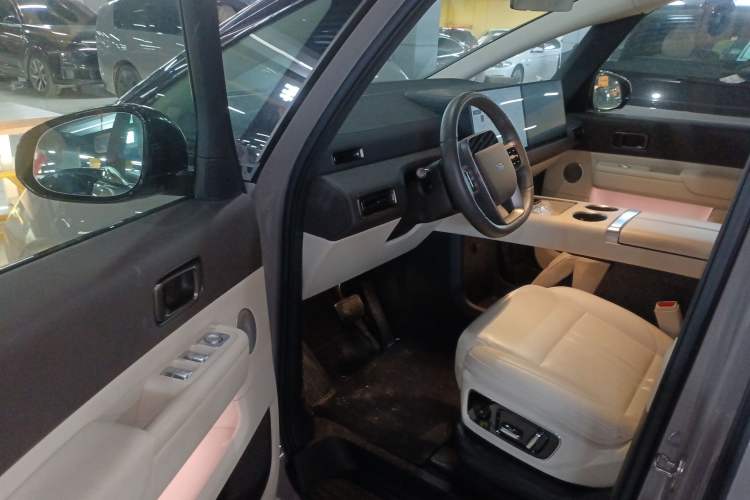 Used Li Auto MEGA 2024 Ultra Model
