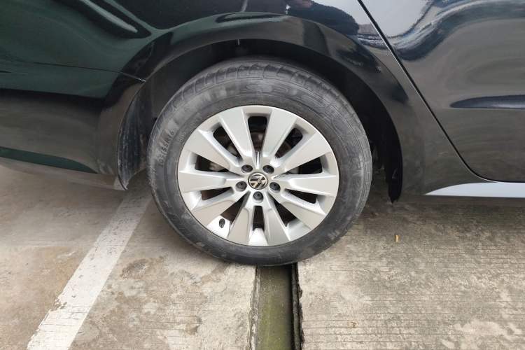 Used Volkswagen Lavida 2013 Restyled Classic 1.6L Automatic Comfort Edition
