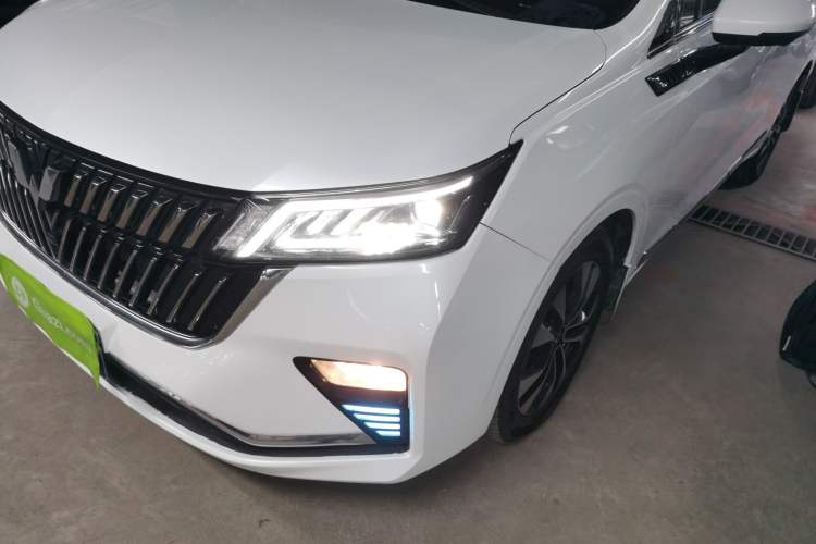Used Wuling Jiachen 2023 2.0L DHT Flagship Edition
