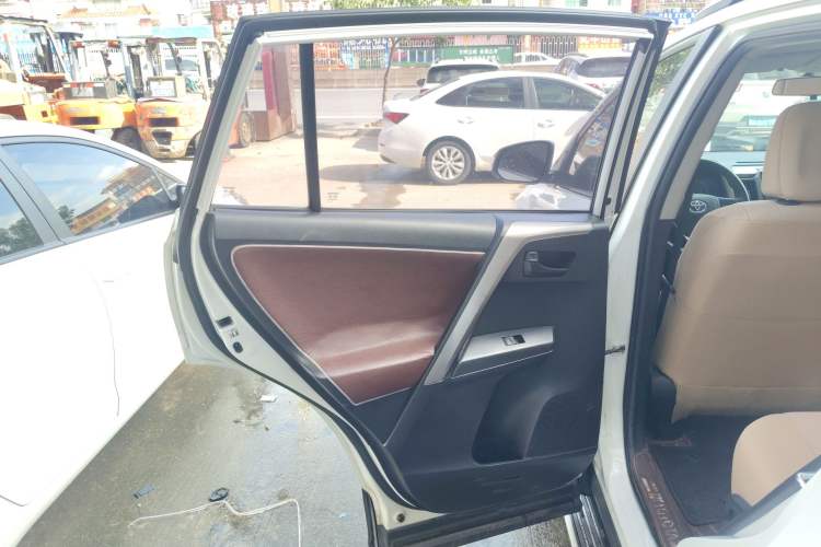 Used Toyota RAV4 2019 2.0L CVT Two-Wheel Drive Urban Edition China VI Standard