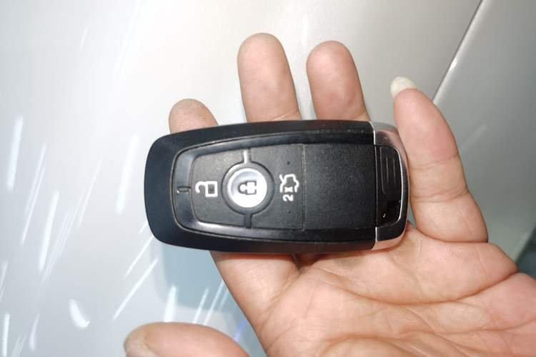 Used Ford Edge 2018 EcoBoost 245 Two-Wheel-Drive Titanium 7-Seater China VI Standard
