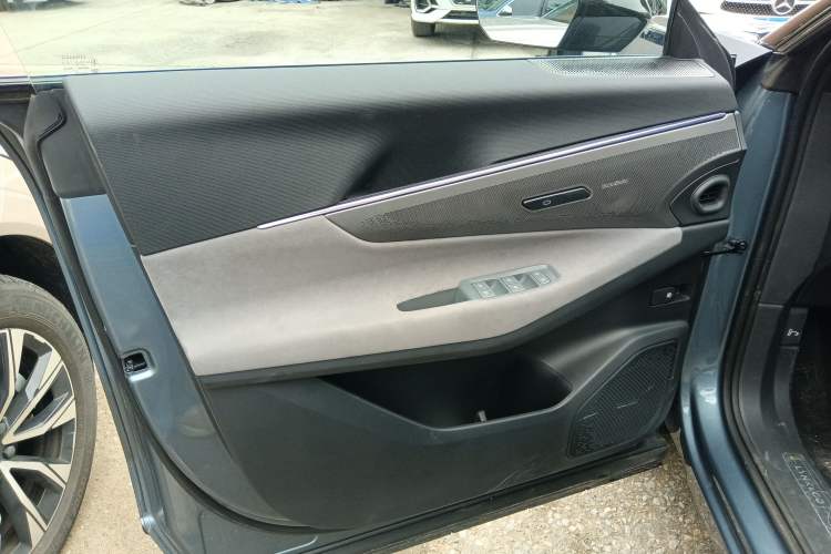 Used Lynk & Co 08 EM-P 2025 245km Ultra-Long Range Halo
