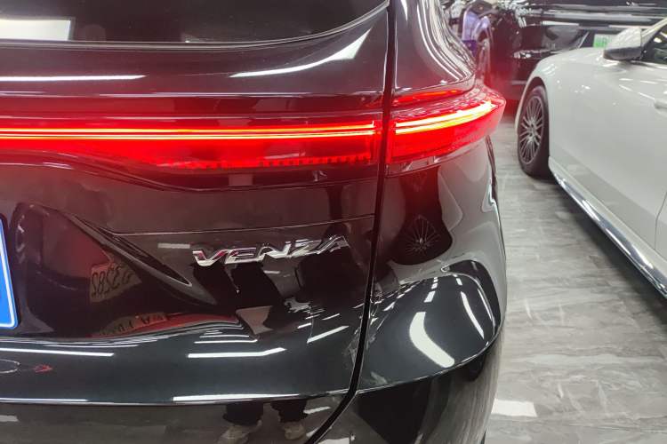 Used Toyota Venza 2023 2.0L CVT Two-Wheel Drive Luxury Edition
