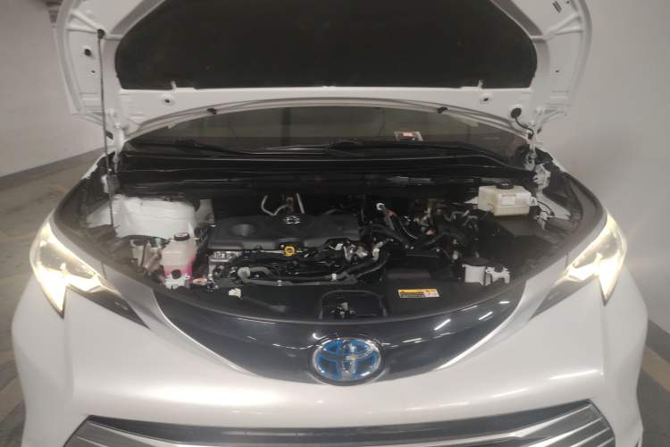 Used Toyota Sienna 2021 2.5L Hybrid Platinum Edition
